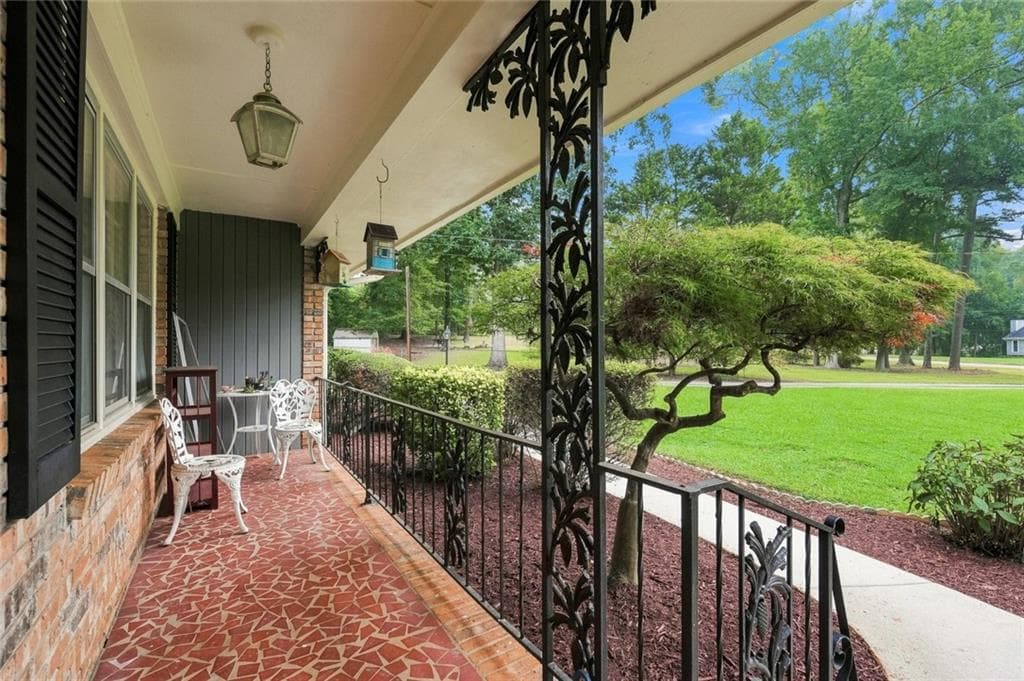 3 bedroom, 2 bathroom, 1,892 sq ft single family residence under contract at 2633 Creek Lane, Snellville, GA 30078 — photo 4