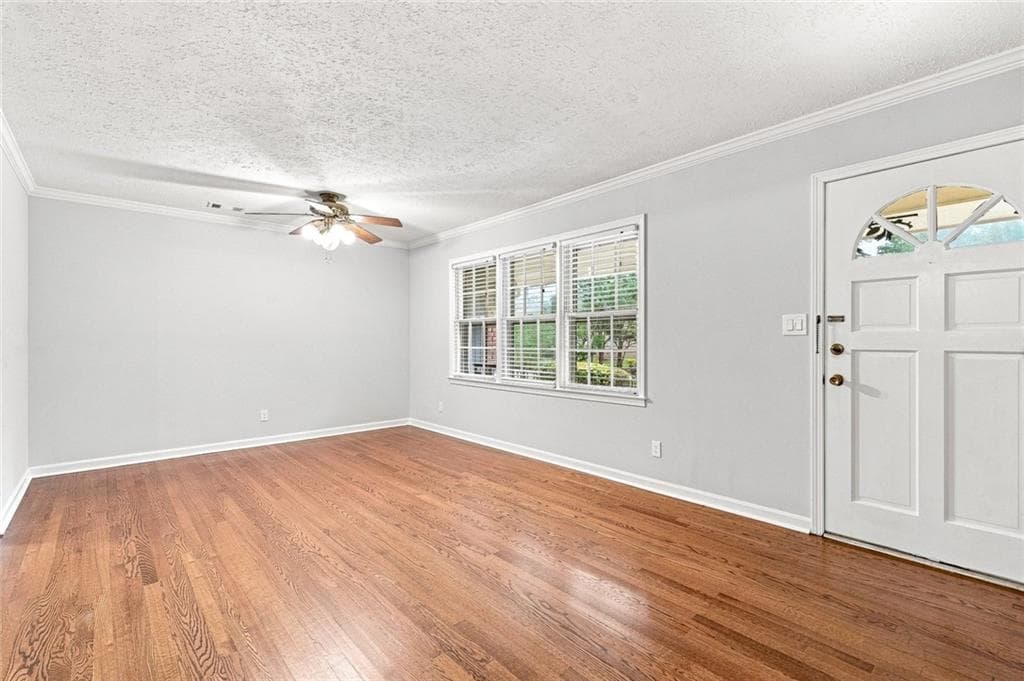 3 bedroom, 2 bathroom, 1,892 sq ft single family residence under contract at 2633 Creek Lane, Snellville, GA 30078 — photo 8