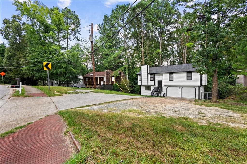 4 bedroom, 4 bathroom, 2,190 sq ft single family residence for sale at 5882 Williams Road, Norcross, GA 30093 — photo 2