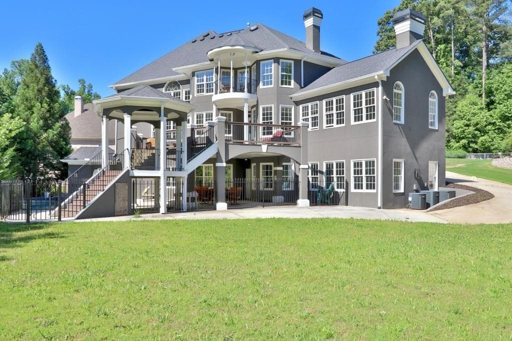 6 bedroom, 6 bathroom, 5,959 sq ft single family residence for sale at 910 Woodward Park Drive, Suwanee, GA 30024 — photo 3