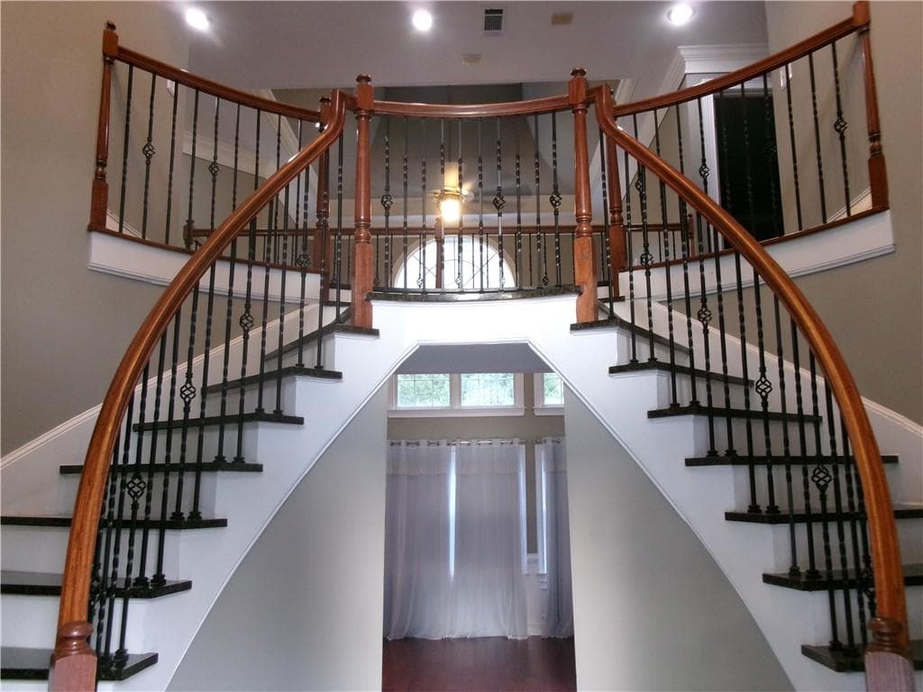 6 bedroom, 6 bathroom, 5,959 sq ft single family residence for sale at 910 Woodward Park Drive, Suwanee, GA 30024 — photo 4