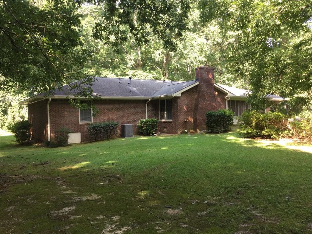 3 bedroom, 2 bathroom, 1,868 sq ft single family residence for sale at 1368 BRANCHWOOD Drive, Snellville, GA 30078 — photo 2
