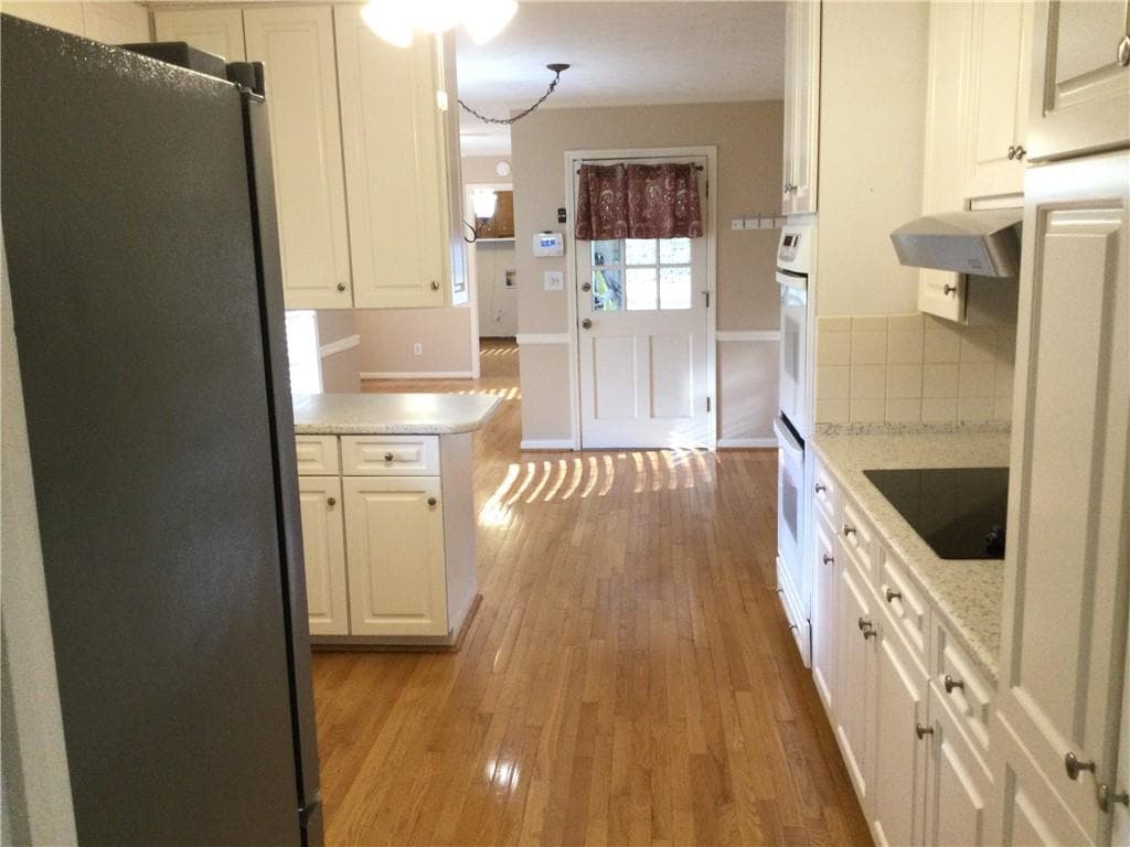 3 bedroom, 2 bathroom, 1,868 sq ft single family residence for sale at 1368 BRANCHWOOD Drive, Snellville, GA 30078 — photo 9