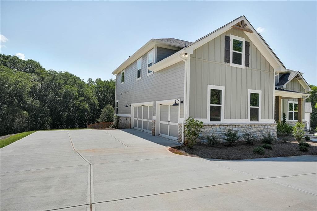 5 bedroom, 6 bathroom, 4,008 sq ft single family residence for sale at 290 Races Road, Hoschton, GA 30548 — photo 2