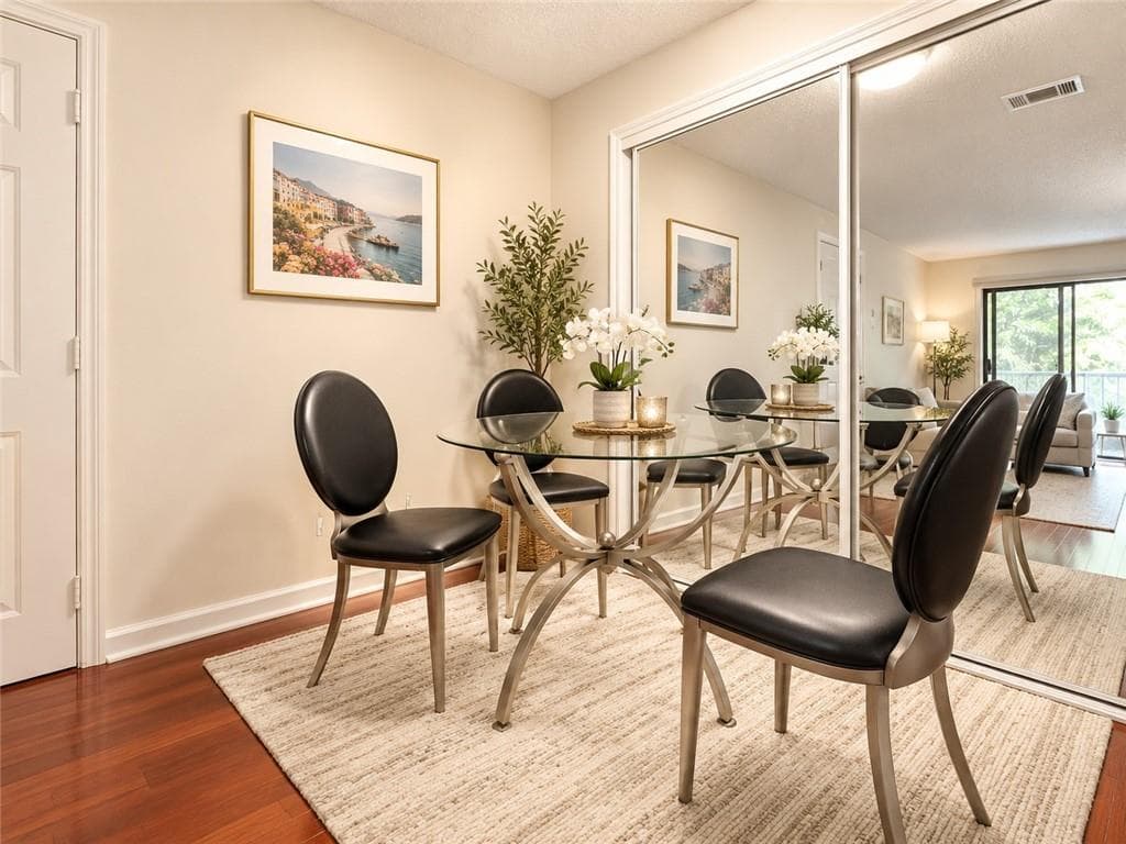 2 bedroom, 2 bathroom, 949 sq ft condominium for sale at 2657 Lenox Road 220, Atlanta, GA 30324 — photo 3