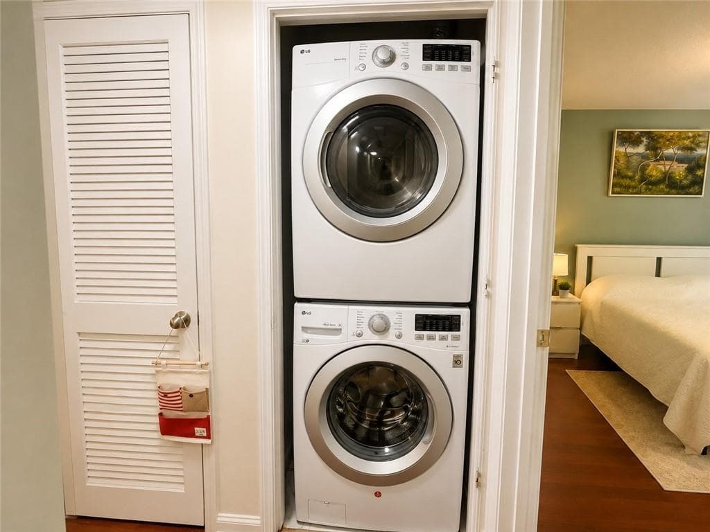 2 bedroom, 2 bathroom, 949 sq ft condominium for sale at 2657 Lenox Road 220, Atlanta, GA 30324 — photo 9