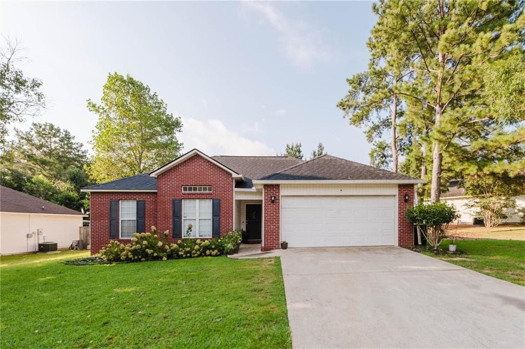 3 bedroom, 2 bathroom, 1,283 sq ft single family residence under contract at 111 Saint Brendands Drive, Bonaire, GA 31005 — photo 2