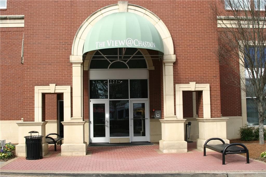 1 bedroom, 1 bathroom, 964 sq ft condominium for rent at 3820 Roswell Road 412, Atlanta, GA 30342 for $2,100 a month