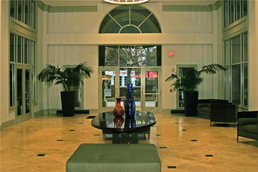 1 bedroom, 1 bathroom, 964 sq ft condominium for rent at 3820 Roswell Road 412, Atlanta, GA 30342 for $2,100 a month — photo 2