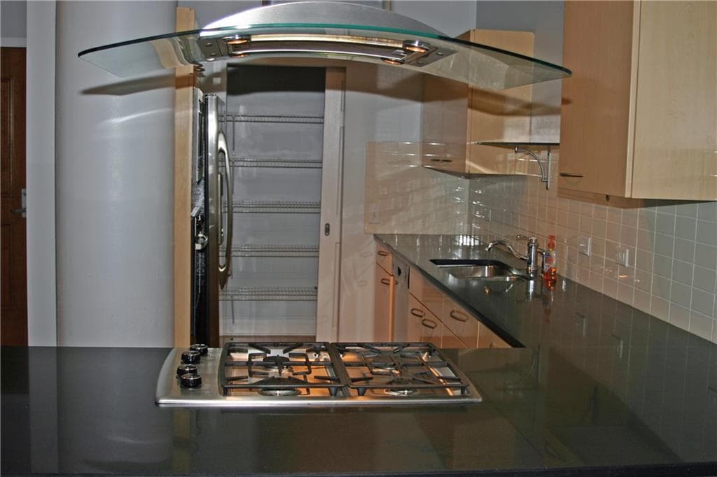 1 bedroom, 1 bathroom, 964 sq ft condominium for rent at 3820 Roswell Road 412, Atlanta, GA 30342 for $2,100 a month — photo 4
