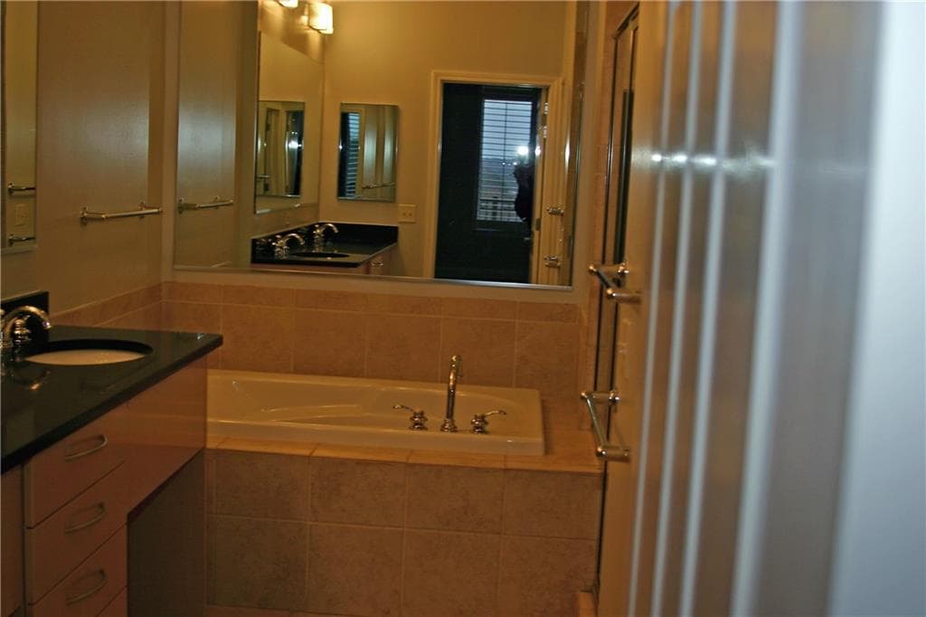 1 bedroom, 1 bathroom, 964 sq ft condominium for rent at 3820 Roswell Road 412, Atlanta, GA 30342 for $2,100 a month — photo 10