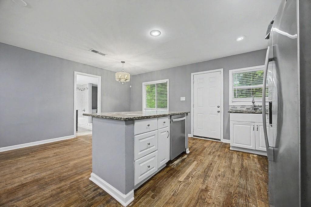 3 bedroom, 2 bathroom, 1,073 sq ft single family residence for sale at 2146 Nelms Drive, Atlanta, GA 30315 — photo 3