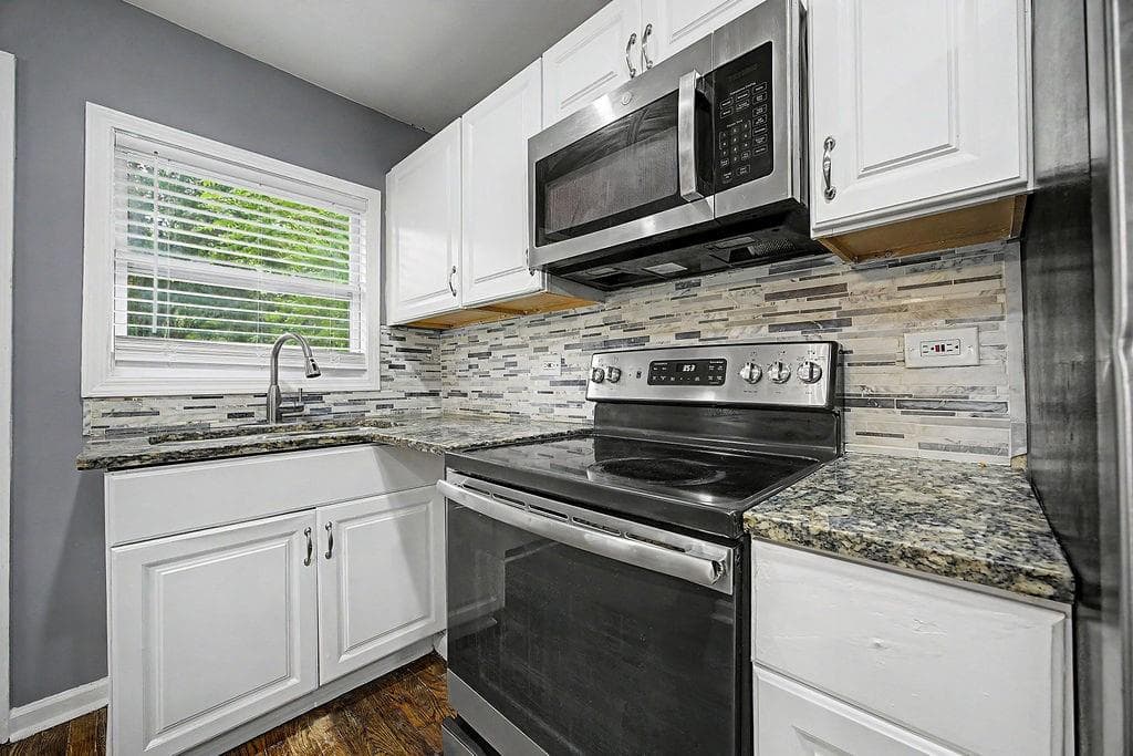 3 bedroom, 2 bathroom, 1,073 sq ft single family residence for sale at 2146 Nelms Drive, Atlanta, GA 30315 — photo 2