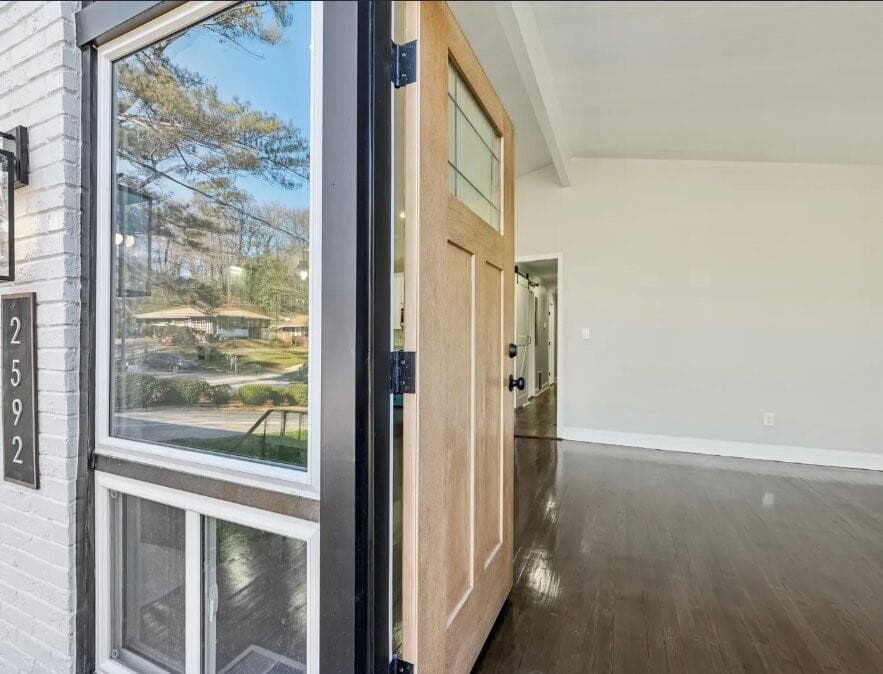 3 bedroom, 2 bathroom, 1,505 sq ft single family residence under contract at 2592 Baker Road, Atlanta, GA 30318 — photo 3