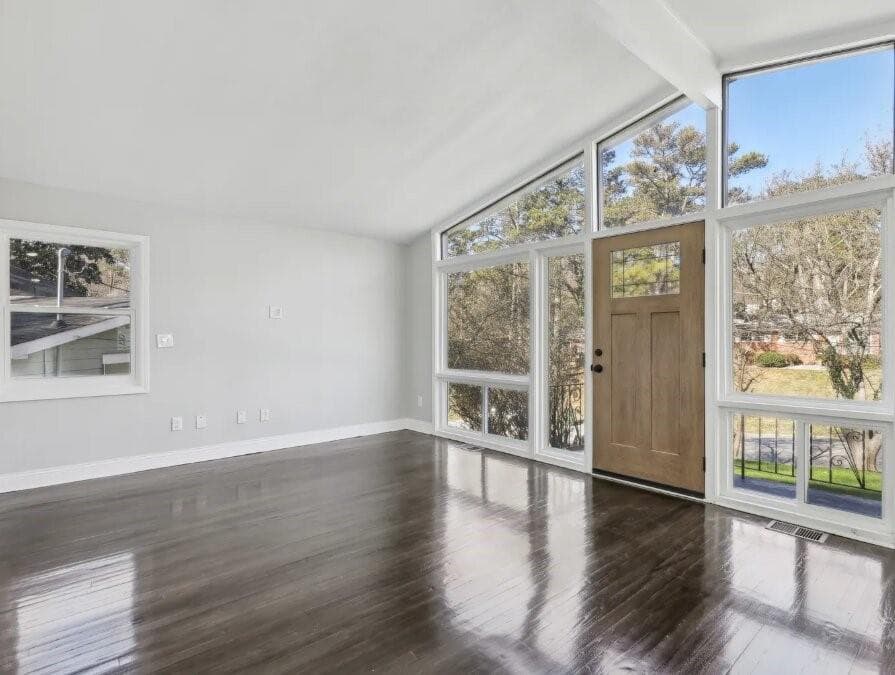 3 bedroom, 2 bathroom, 1,505 sq ft single family residence under contract at 2592 Baker Road, Atlanta, GA 30318 — photo 4