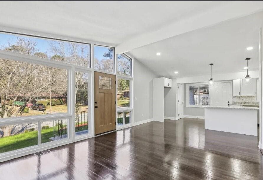 3 bedroom, 2 bathroom, 1,505 sq ft single family residence under contract at 2592 Baker Road, Atlanta, GA 30318 — photo 5