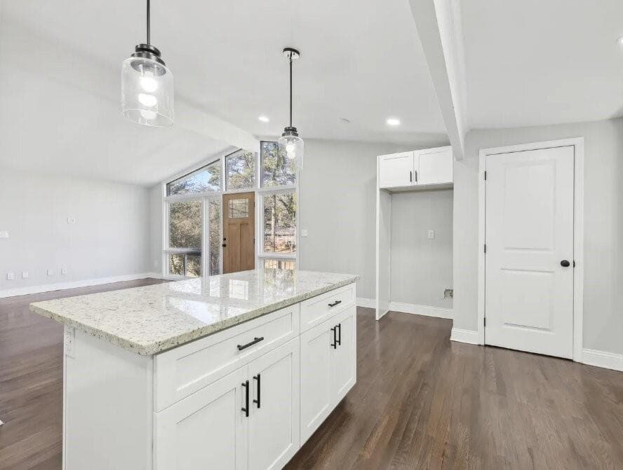 3 bedroom, 2 bathroom, 1,505 sq ft single family residence under contract at 2592 Baker Road, Atlanta, GA 30318 — photo 7