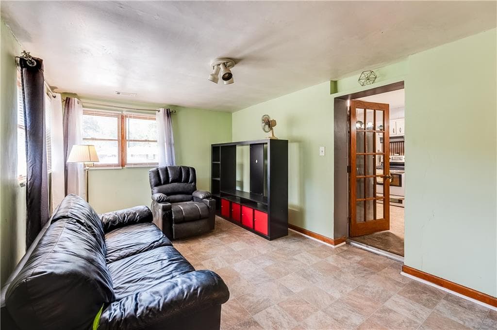 3 bedroom, 2 bathroom, 2,076 sq ft single family residence for sale at 1709 Lee Street, Decatur, GA 30035 — photo 6