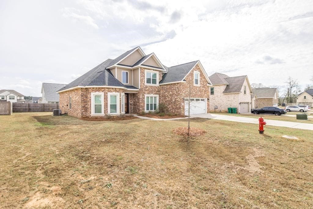 5 bedroom, 3 bathroom, 2,418 sq ft single family residence for sale at 613 Jeffery Thomas Drive, Bonaire, GA 31005 — photo 3