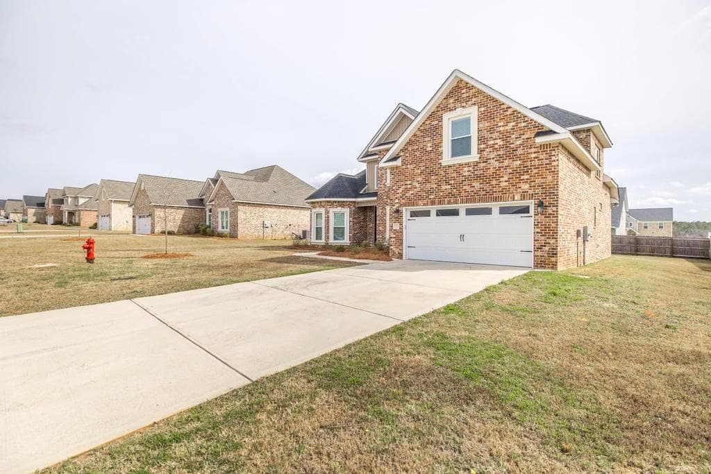 5 bedroom, 3 bathroom, 2,418 sq ft single family residence for sale at 613 Jeffery Thomas Drive, Bonaire, GA 31005 — photo 4