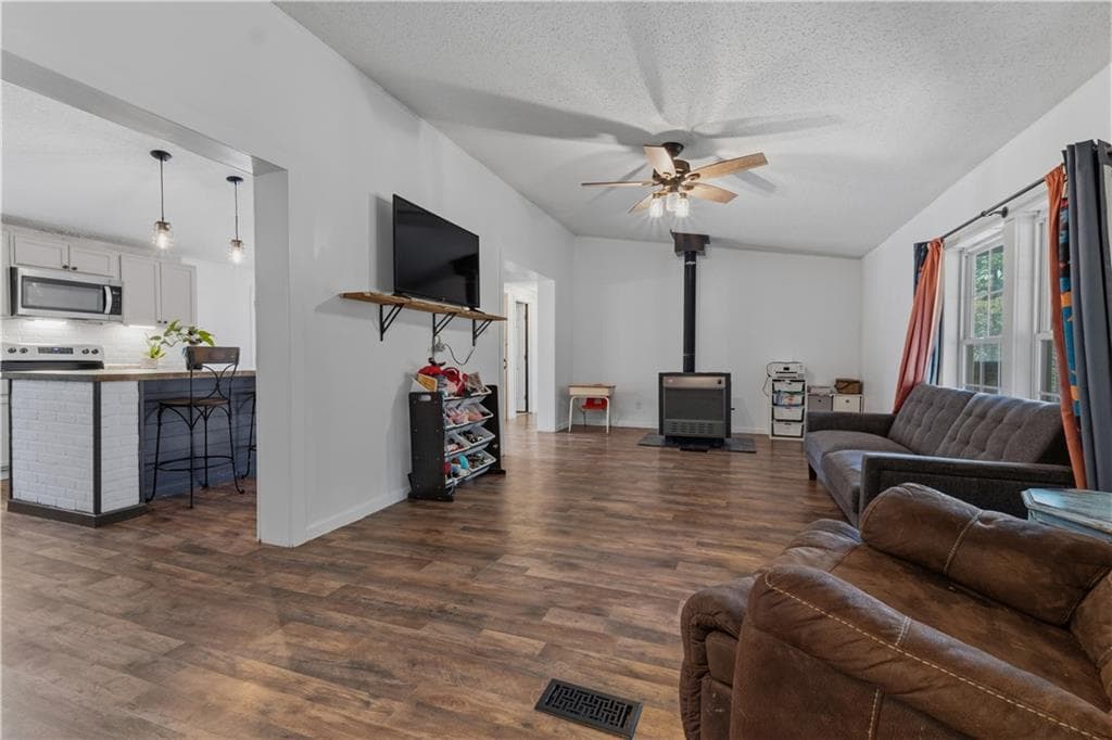 3 bedroom, 2 bathroom, 1,736 sq ft single family residence for sale at 120 Styles Lake Road, Waco, GA 30182 — photo 7