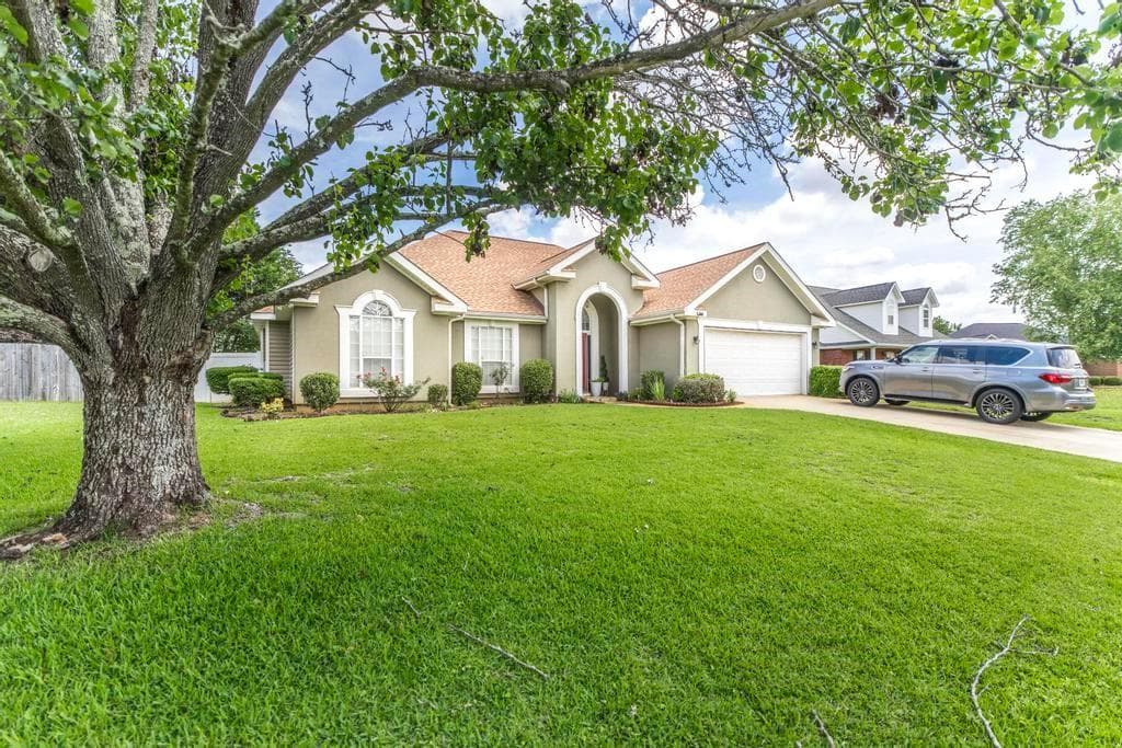 3 bedroom, 2 bathroom, 2,070 sq ft single family residence for sale at 123 Galaxy Avenue, Bonaire, GA 31005 — photo 2