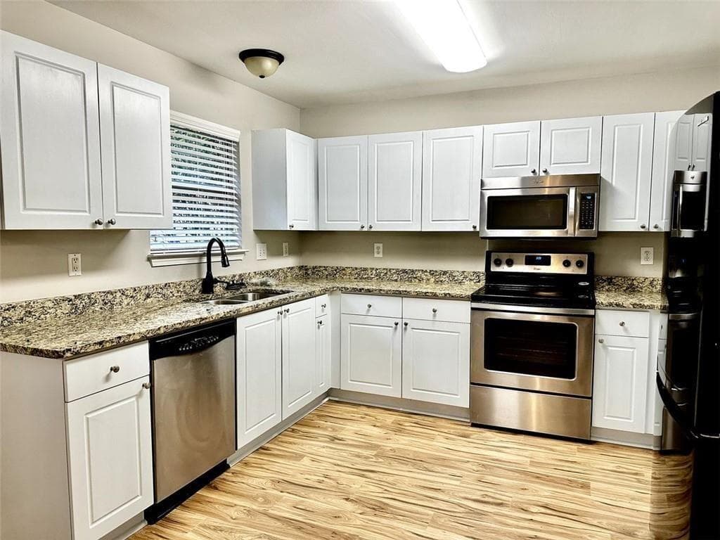 3 bedroom, 3 bathroom, 2,181 sq ft single family residence for rent at 5670 Windswept Trace, Sugar Hill, GA 30518 for $2,000 a month — photo 4
