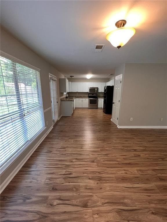 3 bedroom, 3 bathroom, 2,181 sq ft single family residence for rent at 5670 Windswept Trace, Sugar Hill, GA 30518 for $2,000 a month — photo 5