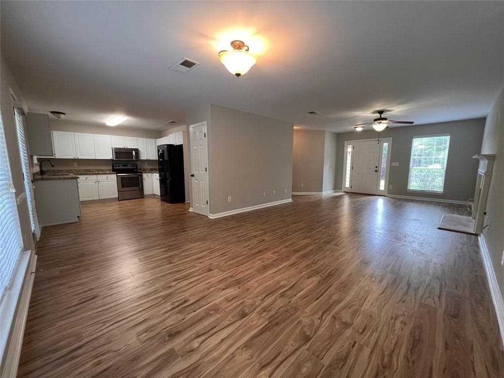 3 bedroom, 3 bathroom, 2,181 sq ft single family residence for rent at 5670 Windswept Trace, Sugar Hill, GA 30518 for $2,000 a month — photo 7