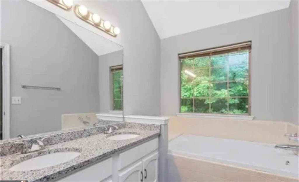 3 bedroom, 2 bathroom, 1,400 sq ft single family residence for sale at 956 Forest Path, Stone Mountain, GA 30088 — photo 4