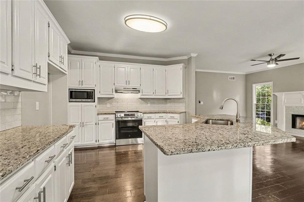 5 bedroom, 4 bathroom, 4,357 sq ft single family residence for sale at 900 Secret Cove Drive, Sugar Hill, GA 30518 — photo 9