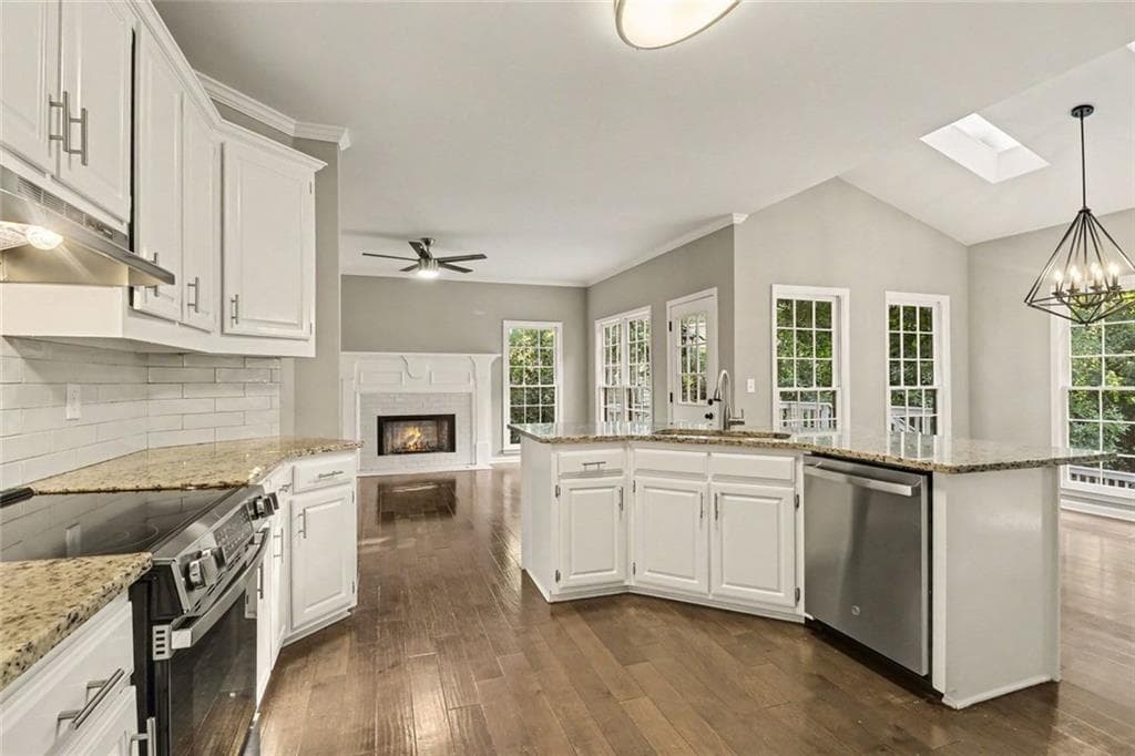 5 bedroom, 4 bathroom, 4,357 sq ft single family residence for sale at 900 Secret Cove Drive, Sugar Hill, GA 30518 — photo 10
