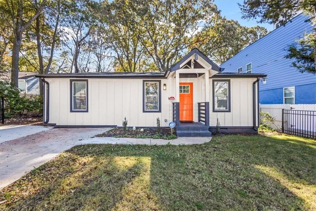 3 bedroom, 2 bathroom, 1,249 sq ft single family residence for sale at 358 Roy Street, Atlanta, GA 30310 — photo 2