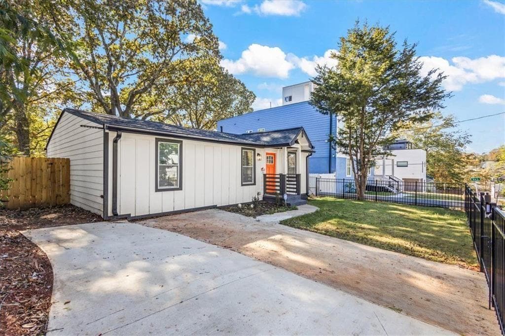 3 bedroom, 2 bathroom, 1,249 sq ft single family residence for sale at 358 Roy Street, Atlanta, GA 30310 — photo 3
