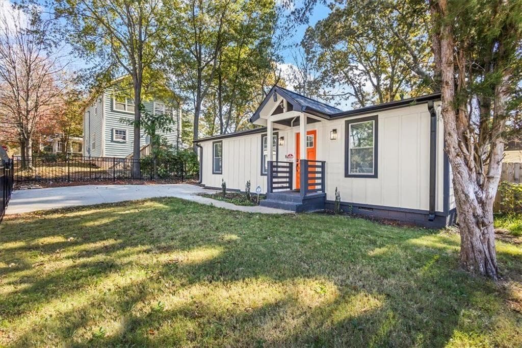 3 bedroom, 2 bathroom, 1,249 sq ft single family residence for sale at 358 Roy Street, Atlanta, GA 30310 — photo 4