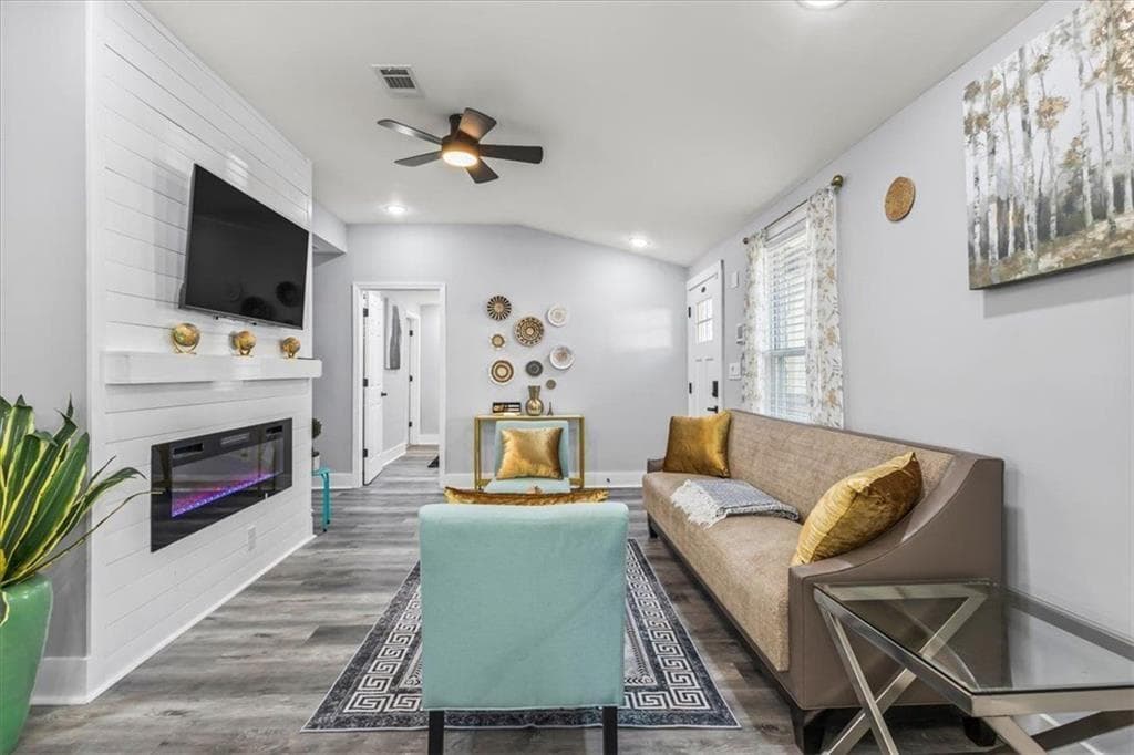 3 bedroom, 2 bathroom, 1,249 sq ft single family residence for sale at 358 Roy Street, Atlanta, GA 30310 — photo 6