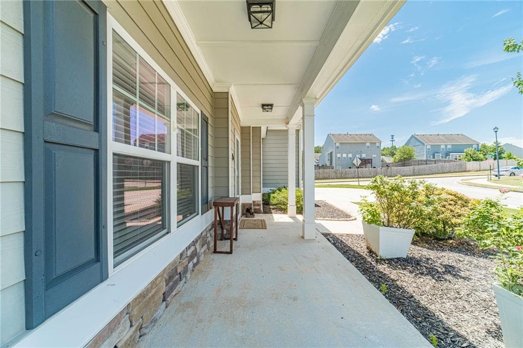 5 bedroom, 3 bathroom, 2,882 sq ft single family residence for sale at 1102 Bald Eagle Trace, Hoschton, GA 30548 — photo 2