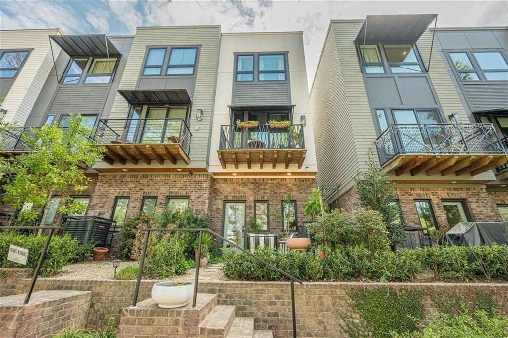 3 bedroom, 4 bathroom, 1,700 sq ft townhouse for rent at 2199 Lenox Road 7, Atlanta, GA 30324 for $4,595 a month — photo 1 of 26