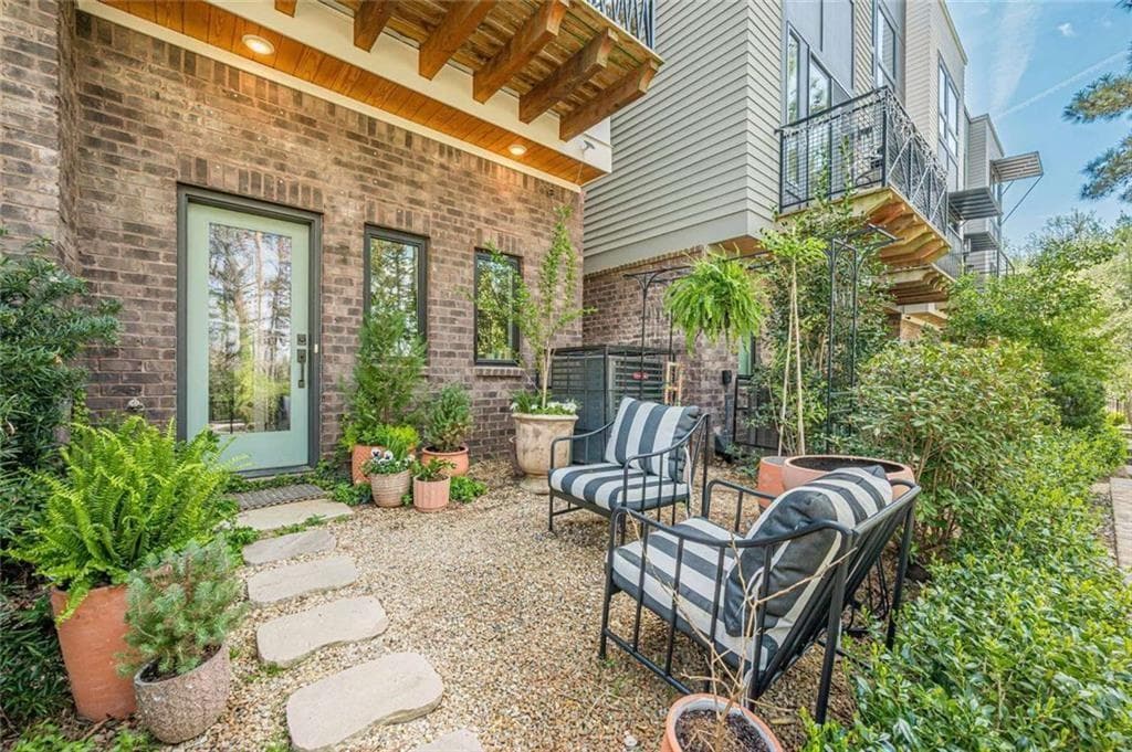 3 bedroom, 4 bathroom, 1,700 sq ft townhouse for rent at 2199 Lenox Road 7, Atlanta, GA 30324 for $4,595 a month — photo 2