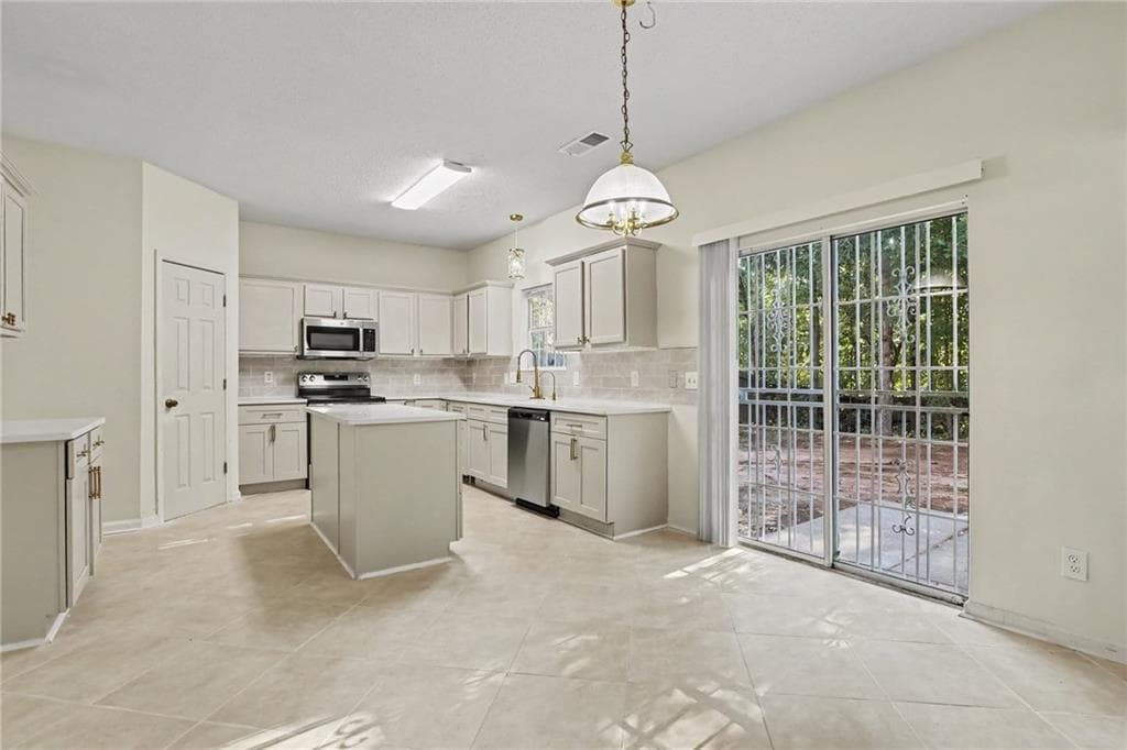4 bedroom, 3 bathroom, 2,461 sq ft single family residence for sale at 6316 Polar Fox Court, South Fulton, GA 30296 — photo 8