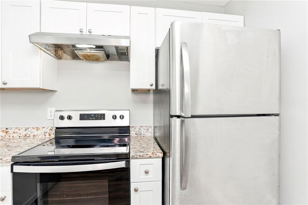 5 bedroom, 2 bathroom, 1,588 sq ft single family residence for rent at 221 Whipporwill Way, Riverdale, GA 30274 for $1,645 a month — photo 3