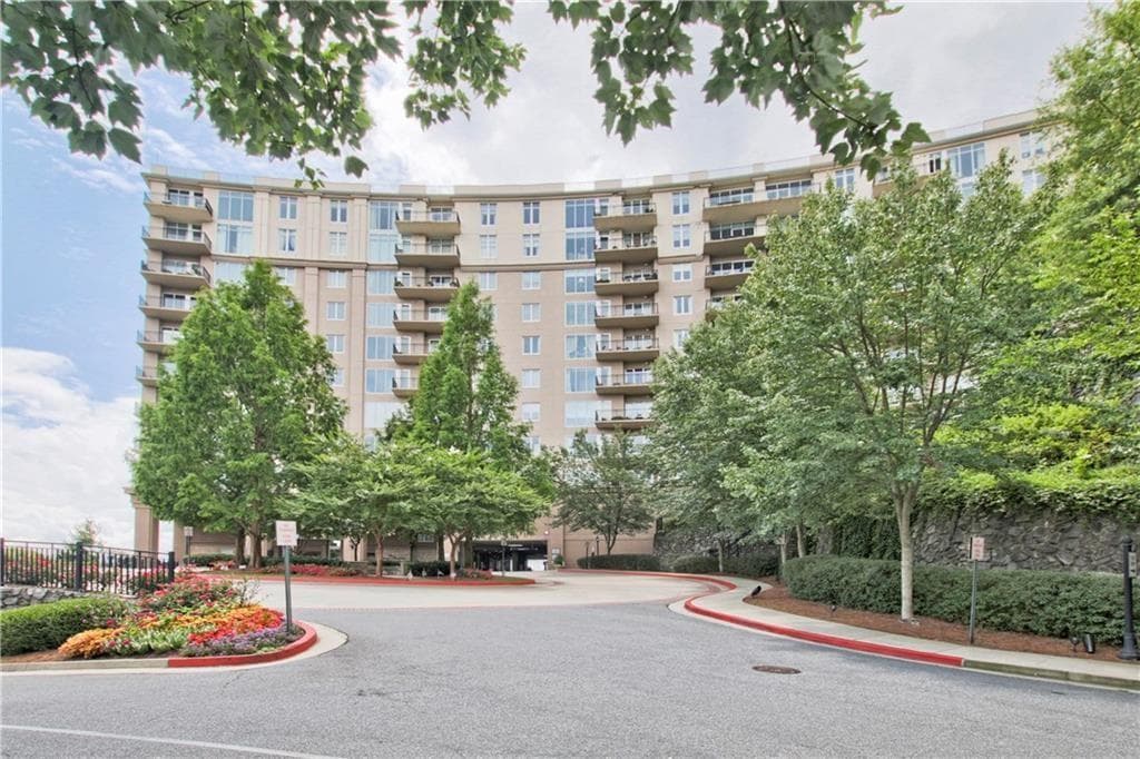 2 bedroom, 3 bathroom, 1,829 sq ft condominium under contract at 2950 Mount Wilkinson Parkway 1012, Atlanta, GA 30339 — photo 2