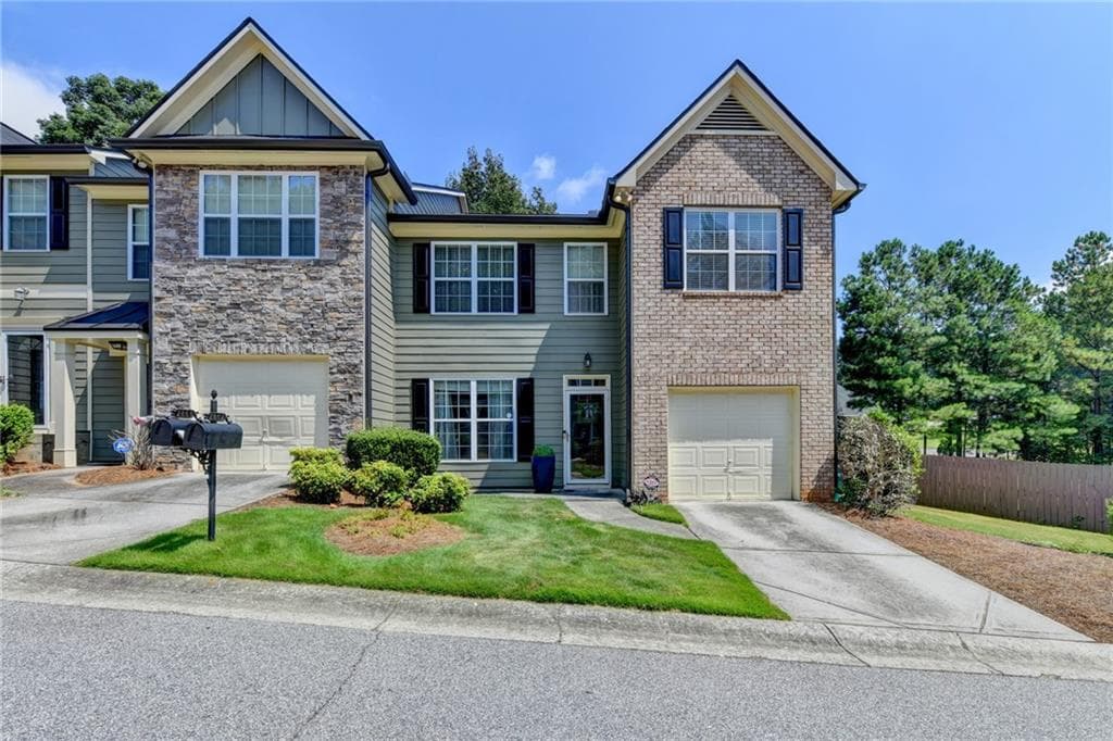 3 bedroom, 3 bathroom, 1,978 sq ft townhouse for sale at 2862 Ridgeview Drive, Atlanta, GA 30331