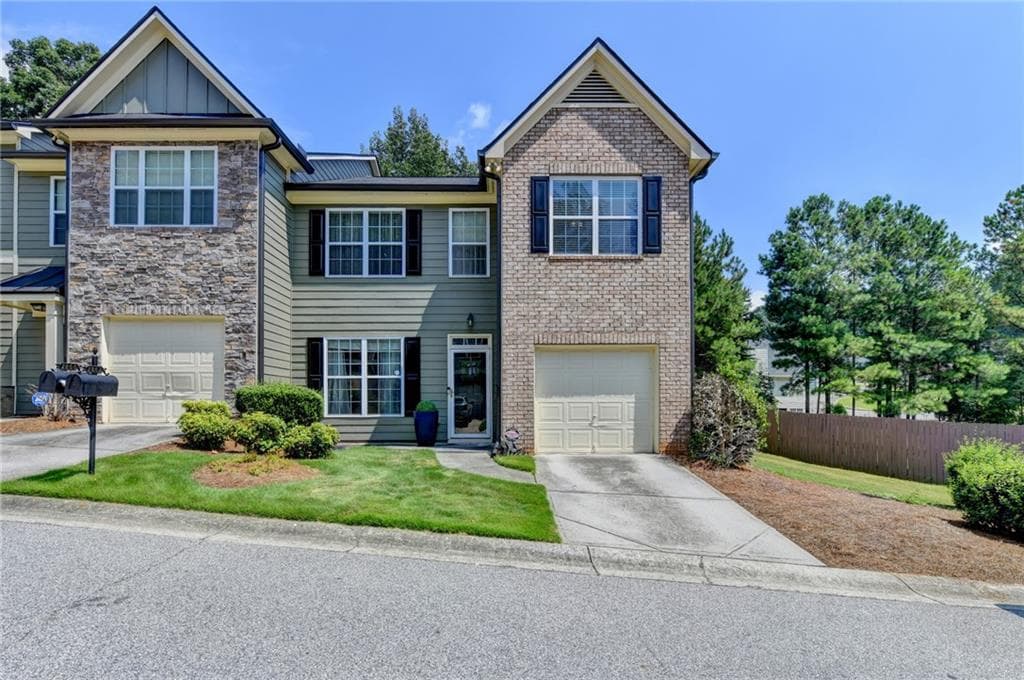 3 bedroom, 3 bathroom, 1,978 sq ft townhouse for sale at 2862 Ridgeview Drive, Atlanta, GA 30331 — photo 2