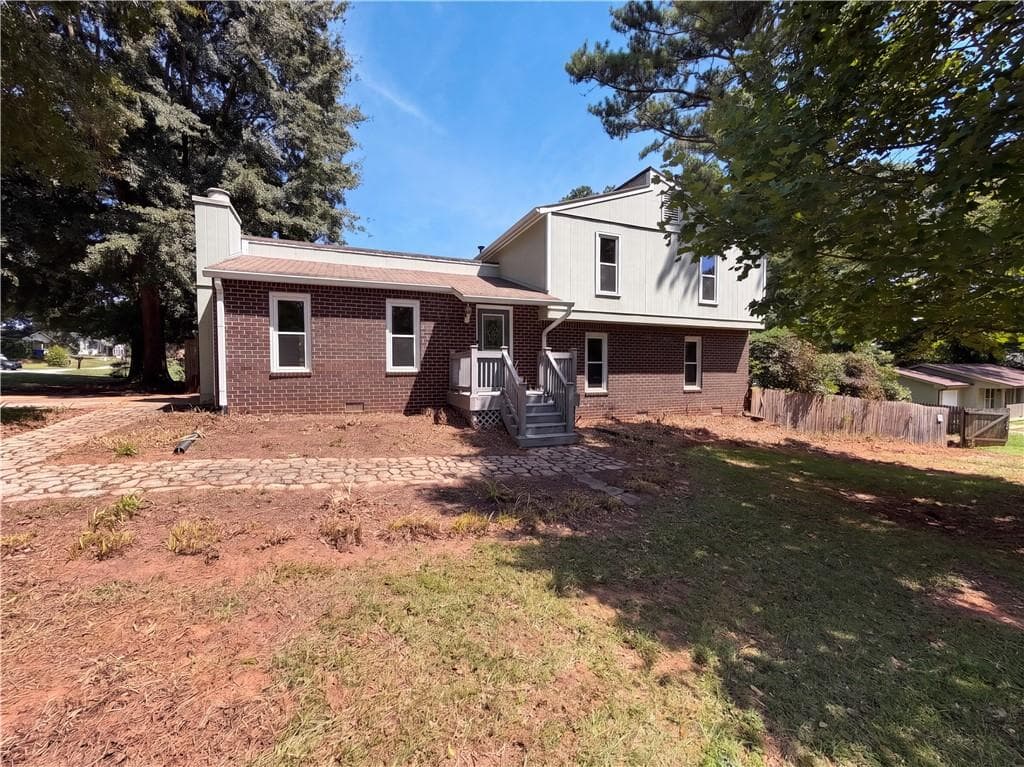 3 bedroom, 3 bathroom, 1,896 sq ft single family residence under contract at 962 Doeskin Drive, Conyers, GA 30012 — photo 2