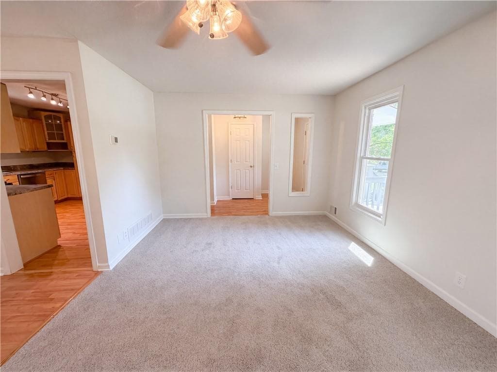 3 bedroom, 3 bathroom, 1,896 sq ft single family residence under contract at 962 Doeskin Drive, Conyers, GA 30012 — photo 5