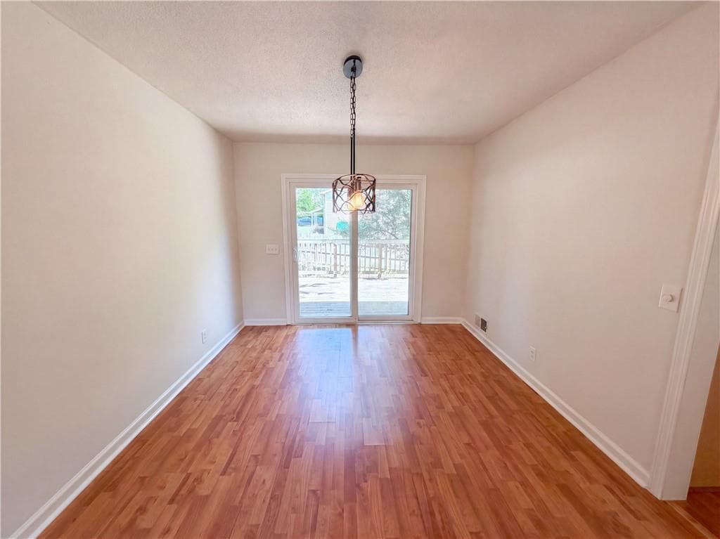 3 bedroom, 3 bathroom, 1,896 sq ft single family residence under contract at 962 Doeskin Drive, Conyers, GA 30012 — photo 10