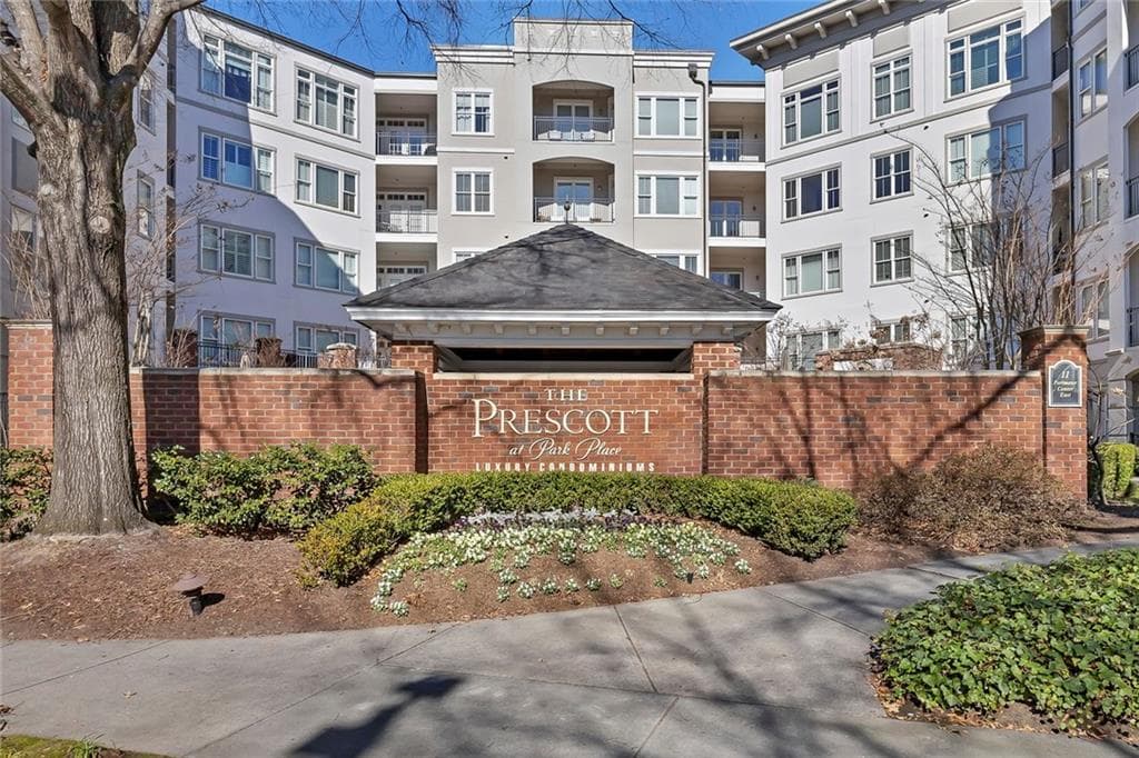 2 bedroom, 2 bathroom, 1,092 sq ft condominium for sale at 11 Perimeter Center 1112, Dunwoody, GA 30346 — photo 2