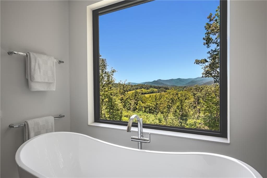 3 bedroom, 4 bathroom, 3,600 sq ft single family residence for sale at 177 Kennedys Court, Blairsville, GA 30512 — photo 5