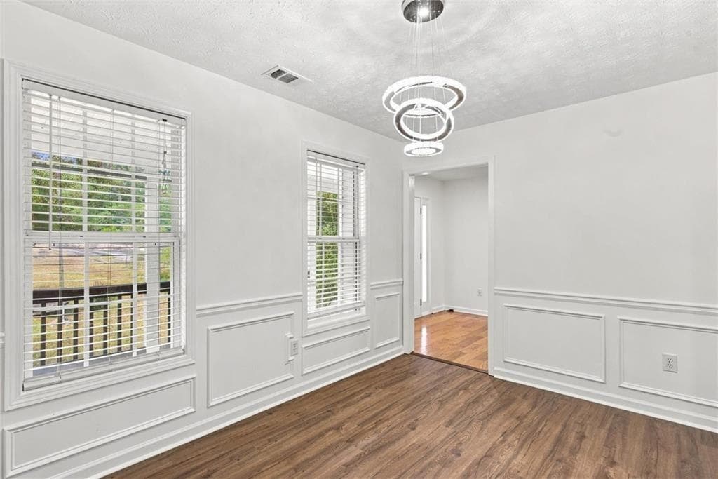 3 bedroom, 3 bathroom, 2,569 sq ft single family residence under contract at 3241 Victoria Place Drive, Loganville, GA 30052 — photo 8